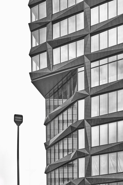 Photograph Masaki Yazaki Intersecting Lines on One Eyeland